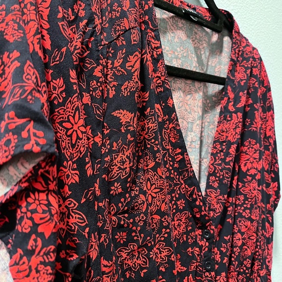 Torrid Red and Navy Blue Floral Dress Size 1 - Picture 4 of 7